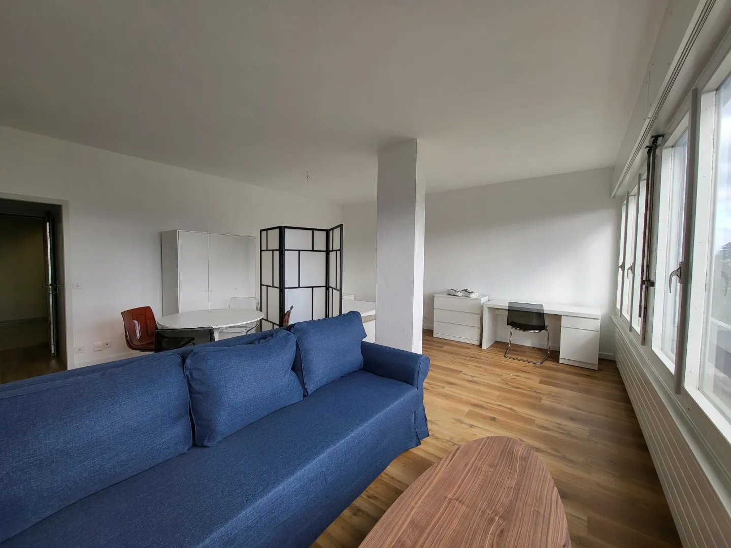 Image of the apartment's living room, with its new cosy furniture